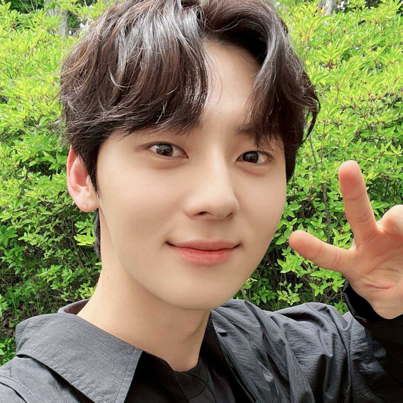 Behind-the-scenes cut of Hwang Minhyun