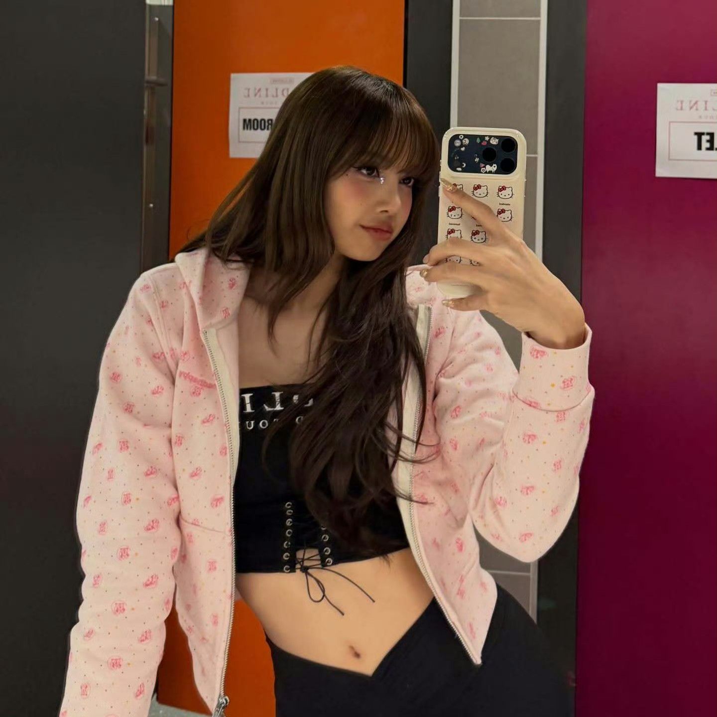 Behind-the-scenes cut of Lisa (BLACKPINK)