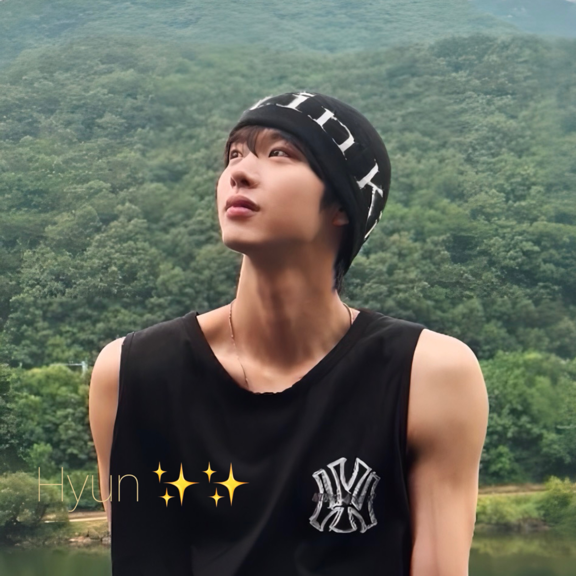 A moment captured by Hyun's fan