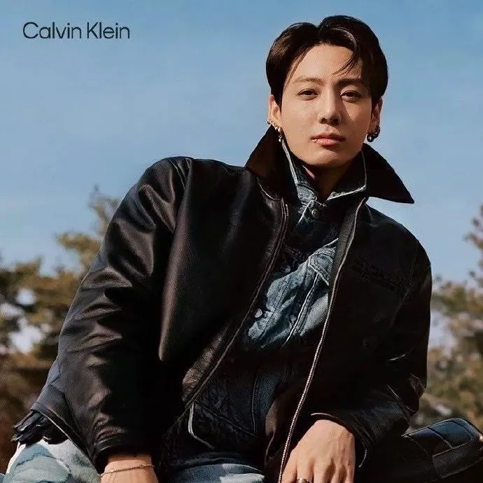 Foto aktivitas terbaru Jungkook (BTS)