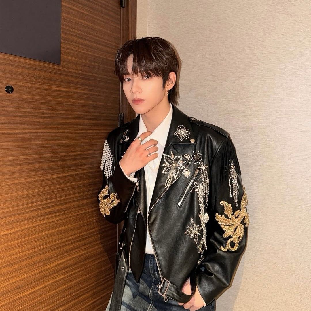 A moment captured by JL (AHOF)'s fan