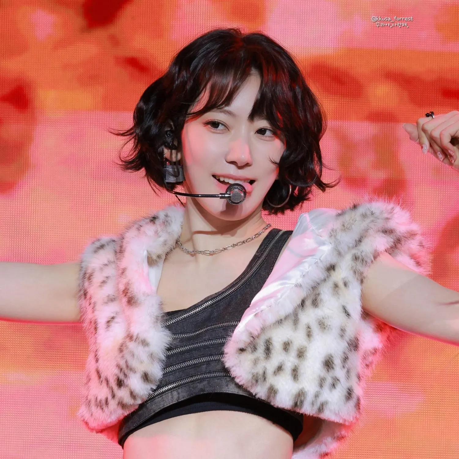 A moment captured by Sakura (LE SSERAFIM)'s fan