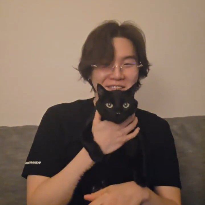 Behind-the-scenes cut of SUGA (BTS)