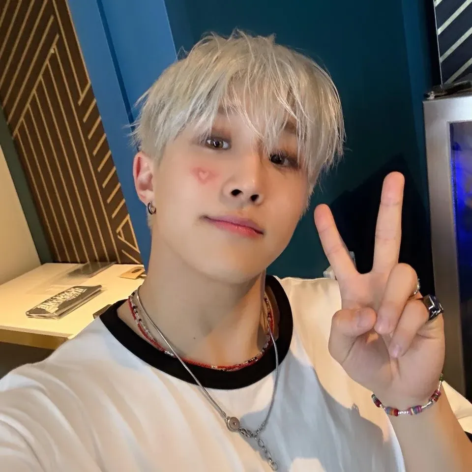 Behind-the-scenes cut of Jinjin (ASTRO)