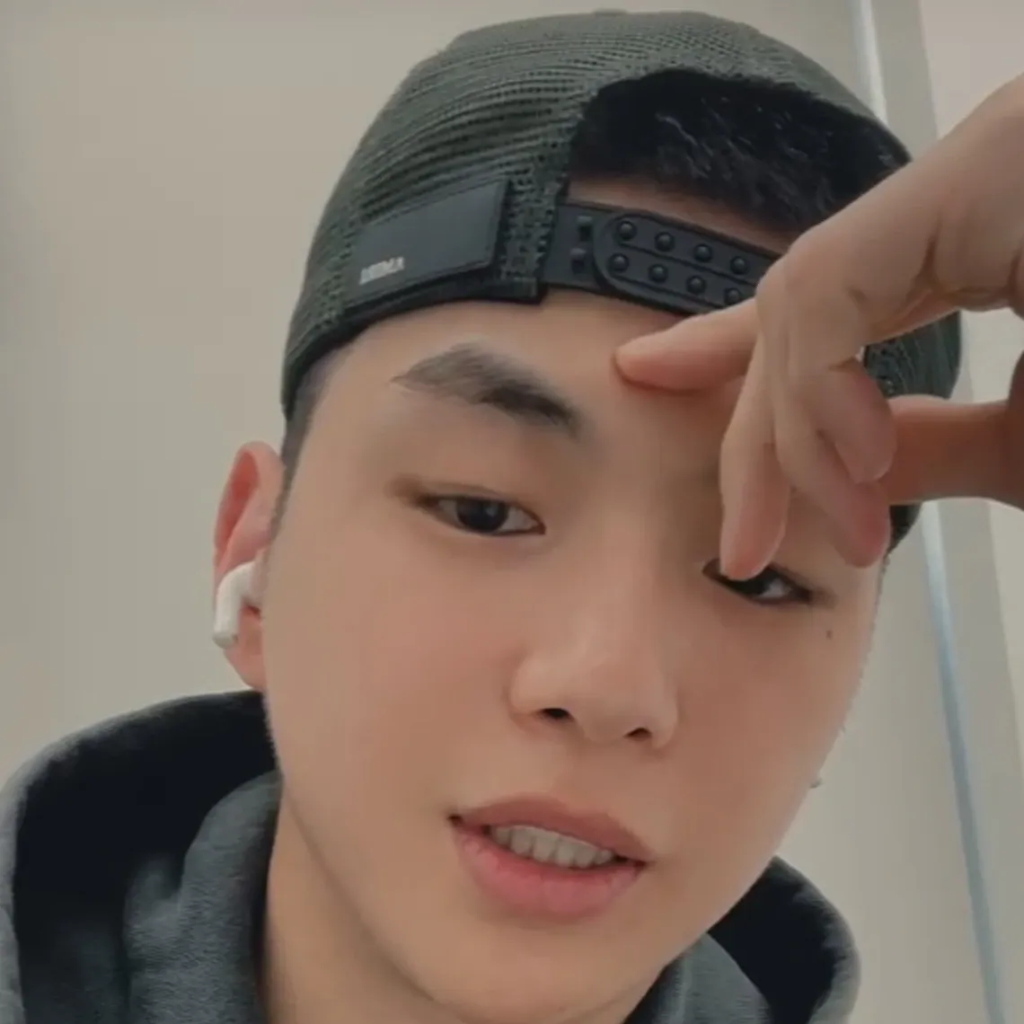 강다니엘의 비하인드 컷