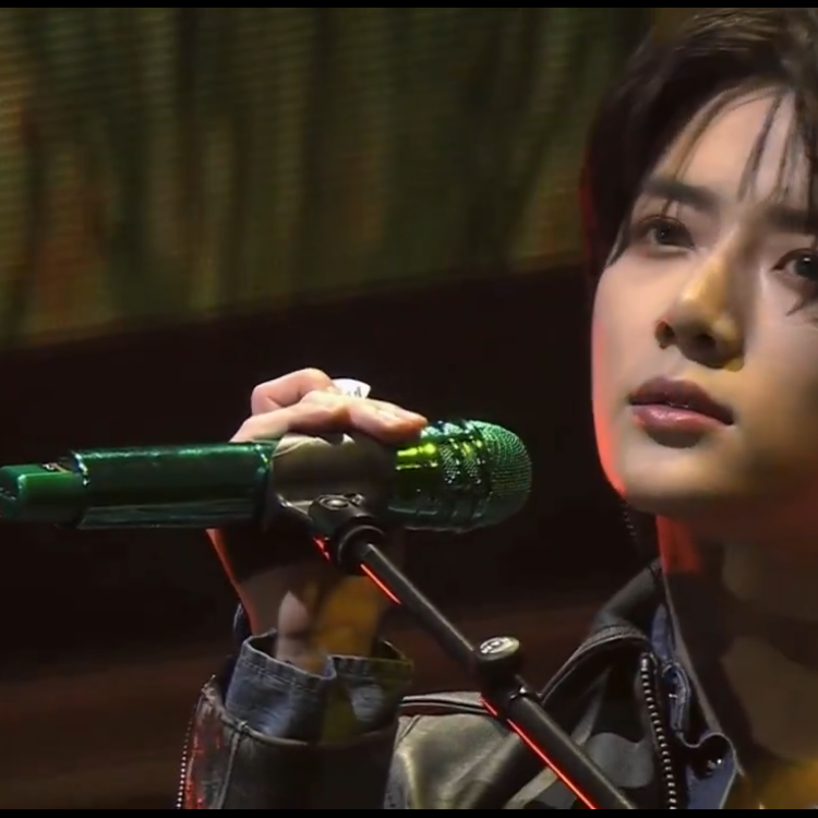 A moment captured by TOMORROW X TOGETHER's fan