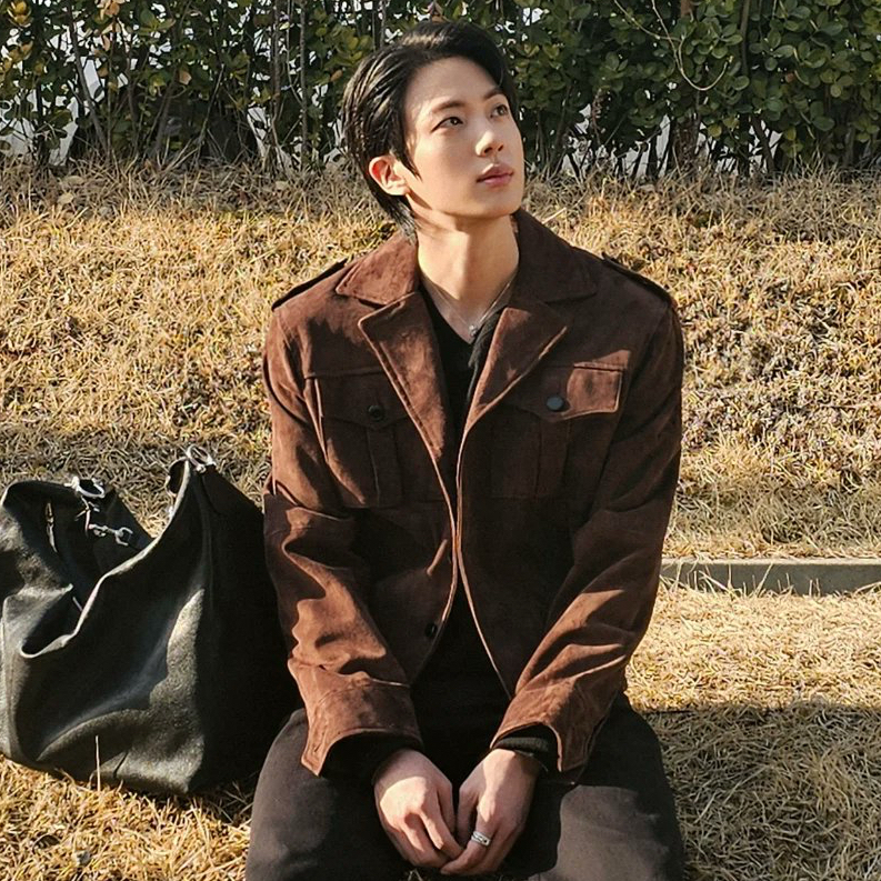 Foto aktivitas terbaru Jin (BTS)