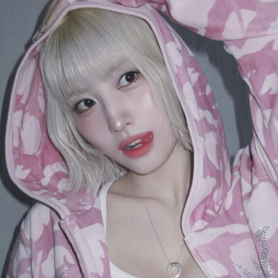 모모 (TWICE)의 최신 사진