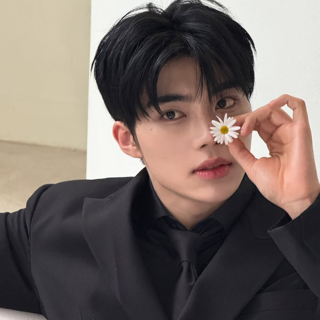 Behind-the-scenes cut of Park Gunwook (ZEROBASEONE)