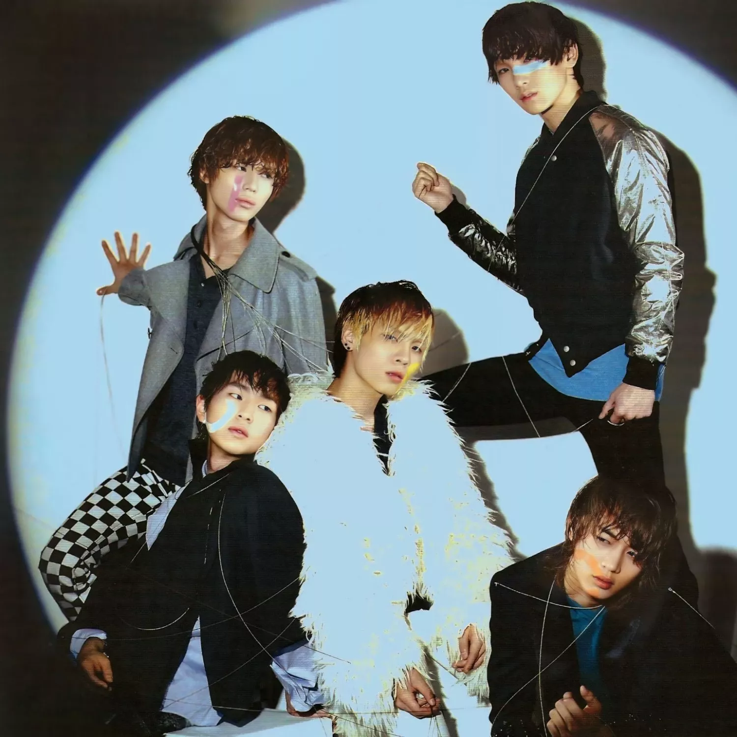 Behind-the-scenes cut of SHINee