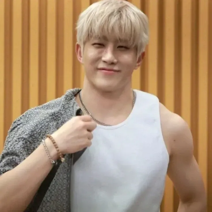 Latest photo of Jinjin (ASTRO)