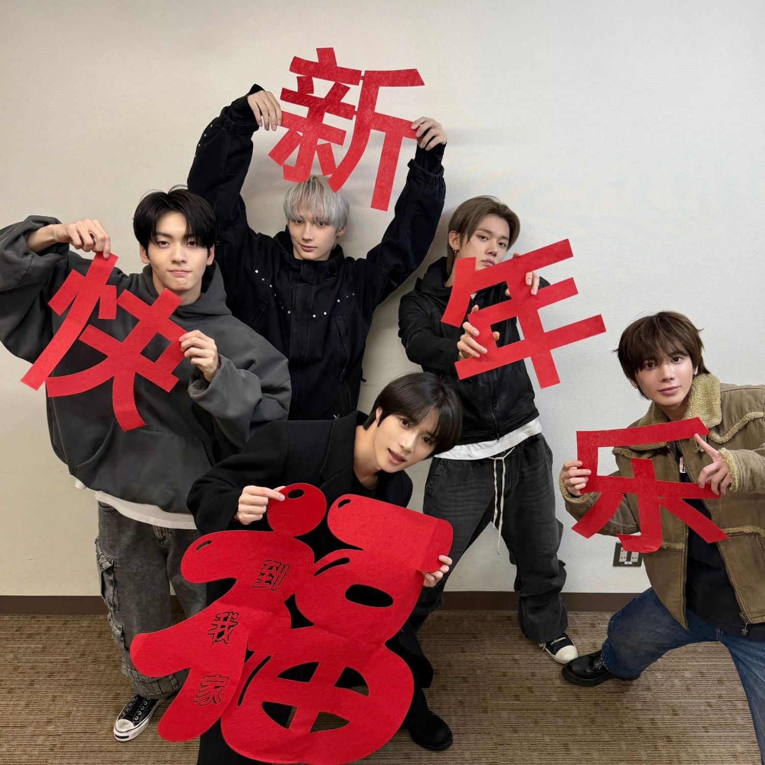 Potret di balik layar TOMORROW X TOGETHER