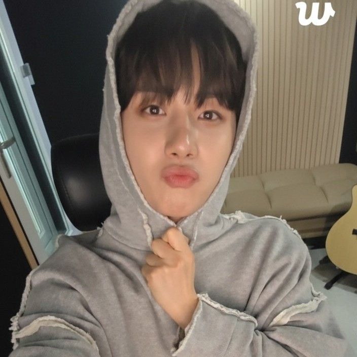 Latest photo of Hui (PENTAGON)