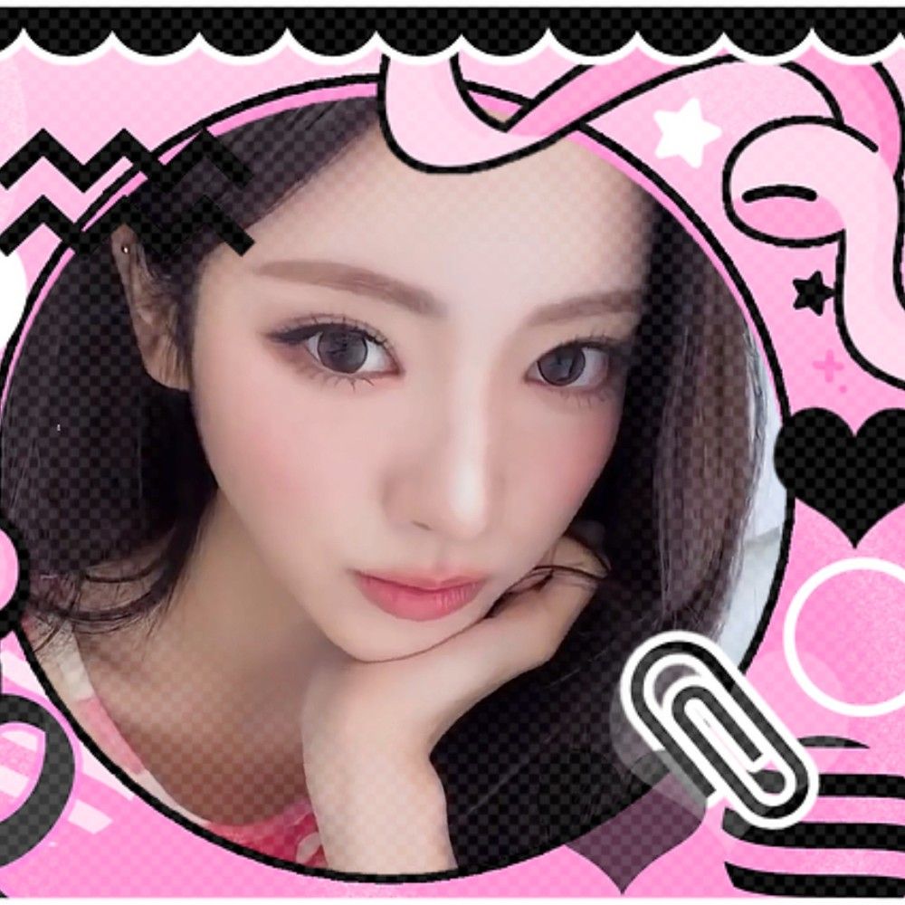 A moment captured by Anna (MEOVV)'s fan