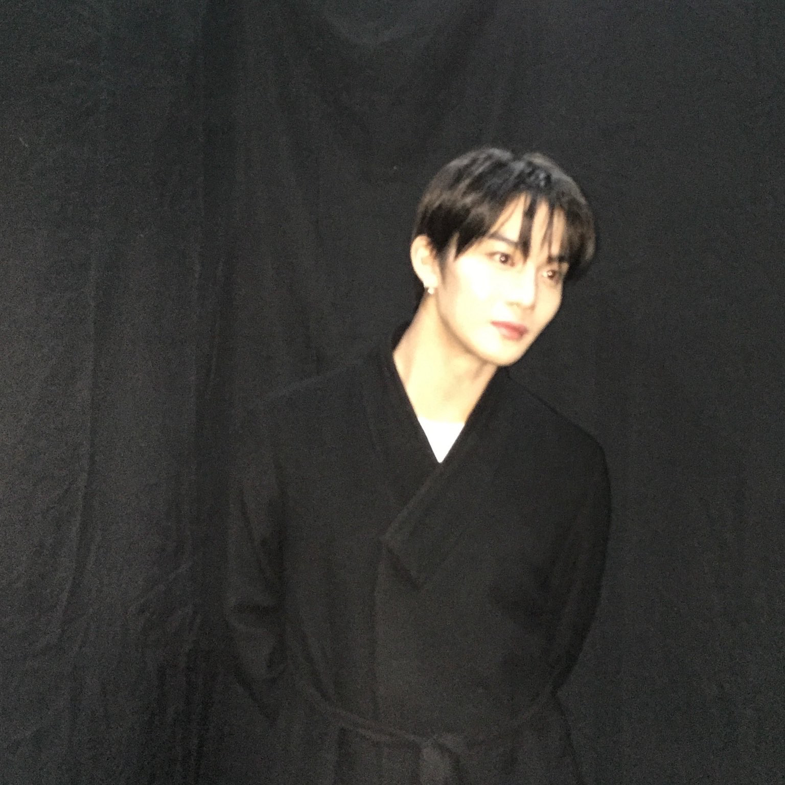Behind-the-scenes cut of Bae Jinyoung