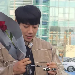 A moment captured by Hwang Chiyeol's fan