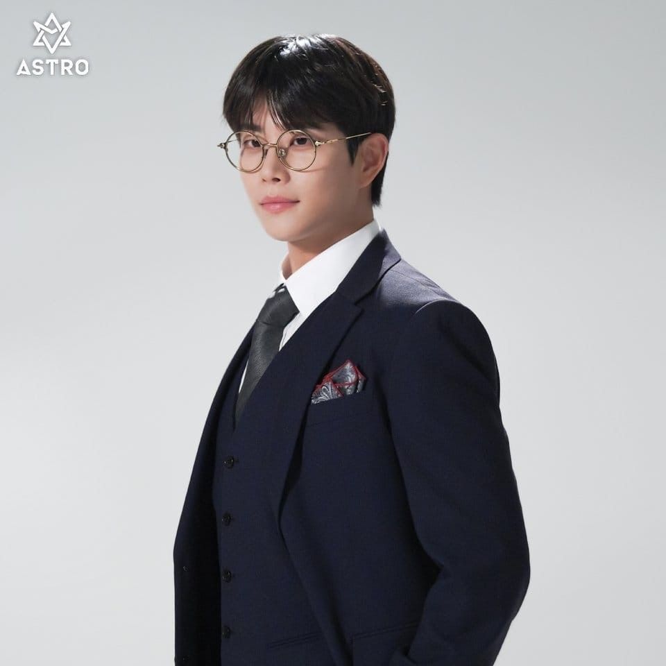 A moment captured by MJ (ASTRO)'s fan