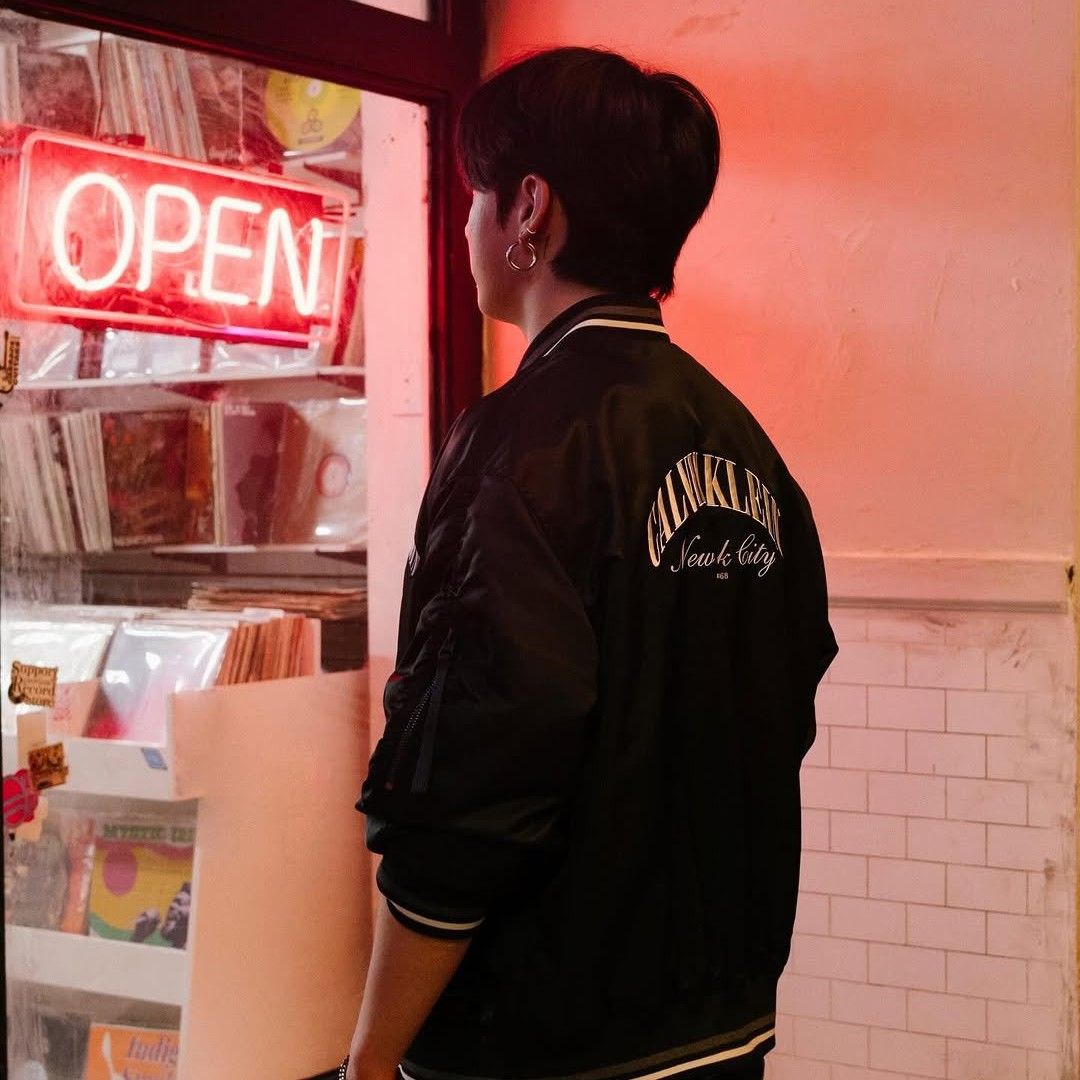 Foto aktivitas terbaru Jungkook (BTS)