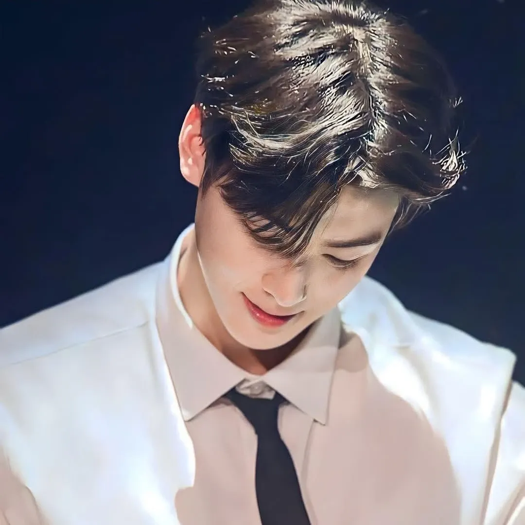 Latest photo of Eunwoo (ASTRO)