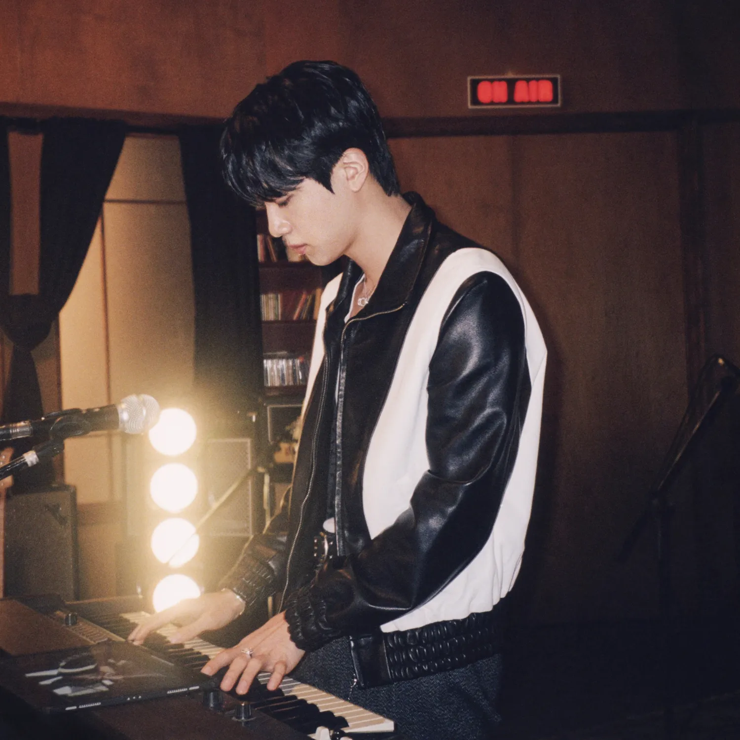 Foto aktivitas terbaru Jin (BTS)