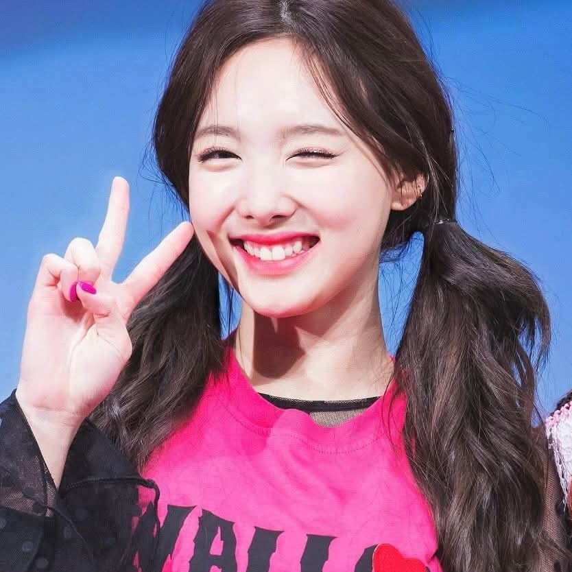 A moment captured by Nayeon (TWICE)'s fan