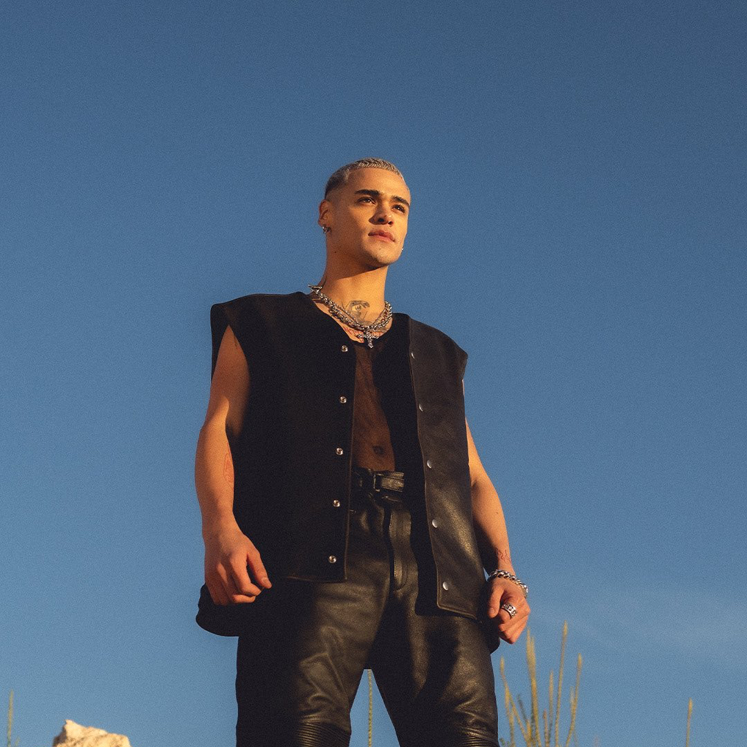 Behind-the-scenes cut of Drew (SANTOS BRAVOS)