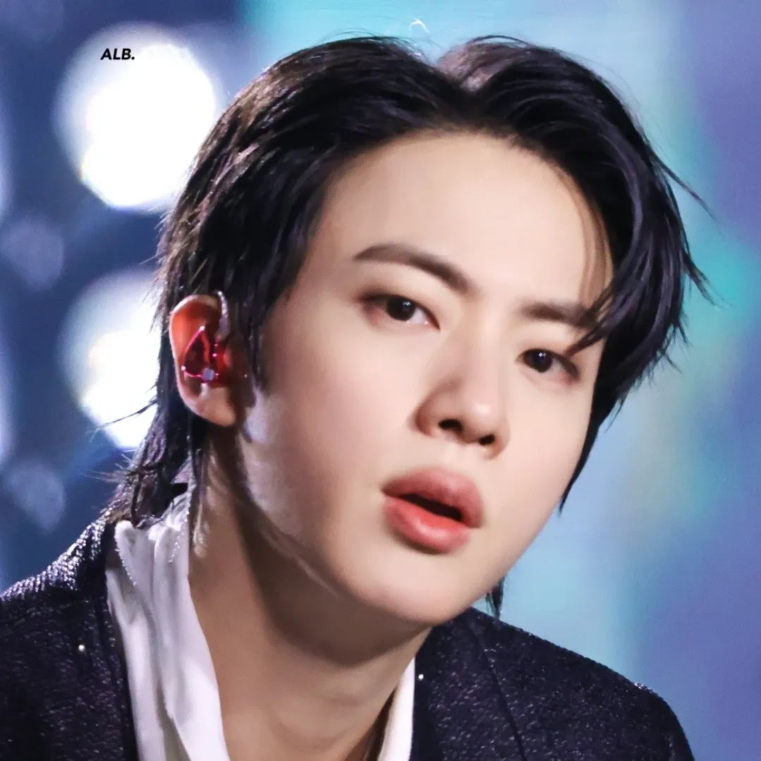 Behind-the-scenes cut of Jin (BTS)