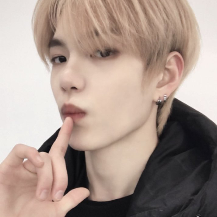 Behind-the-scenes cut of Gyehyeon (VERIVERY)