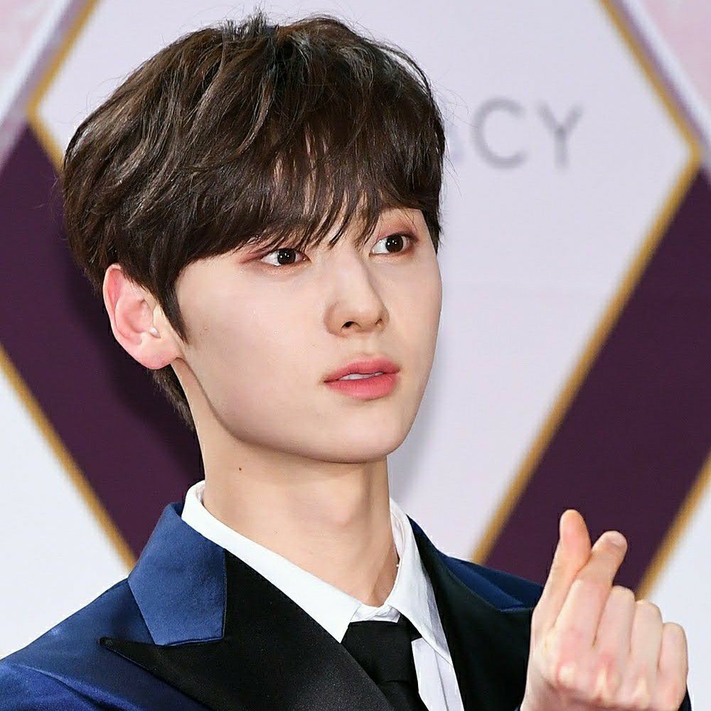 황민현의 비하인드 컷