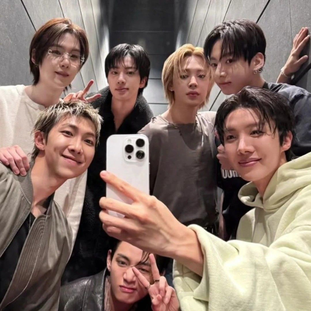 Momen yang diabadikan oleh penggemar Jin (BTS)