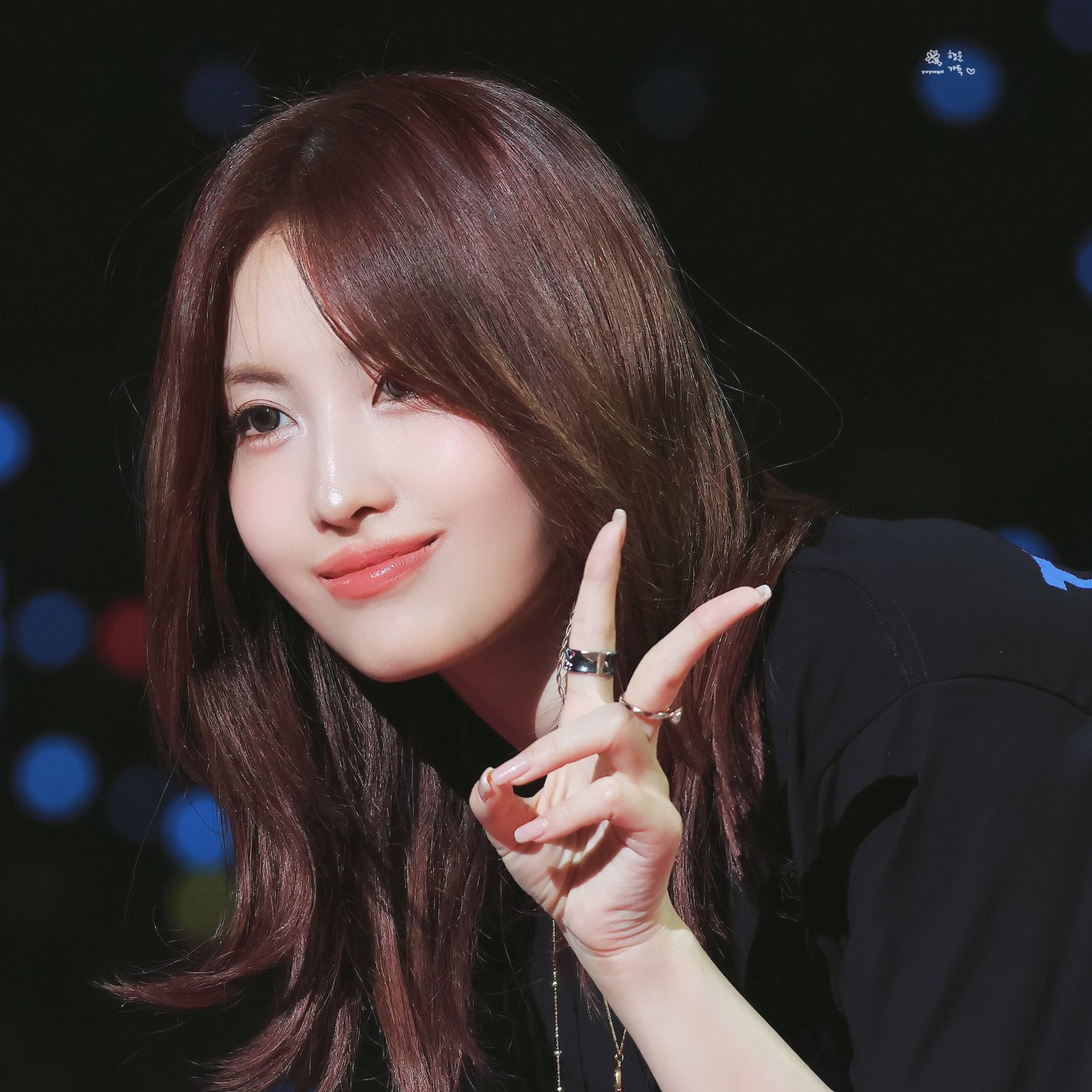 Behind-the-scenes cut of Momo (TWICE)