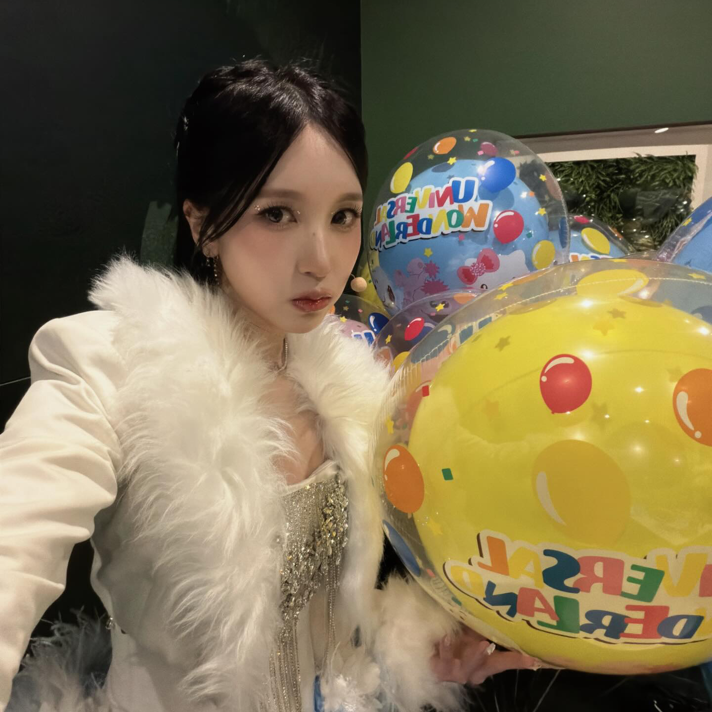 Behind-the-scenes cut of TWICE