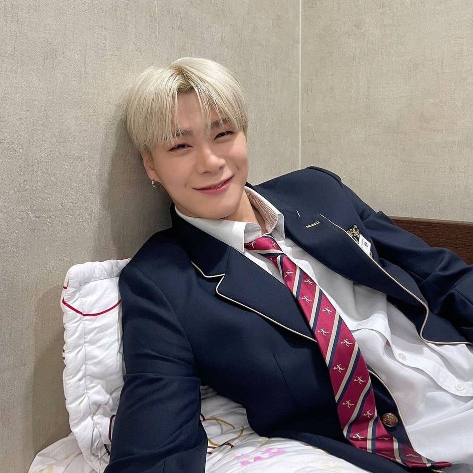 A moment captured by Moonbin (ASTRO)'s fan