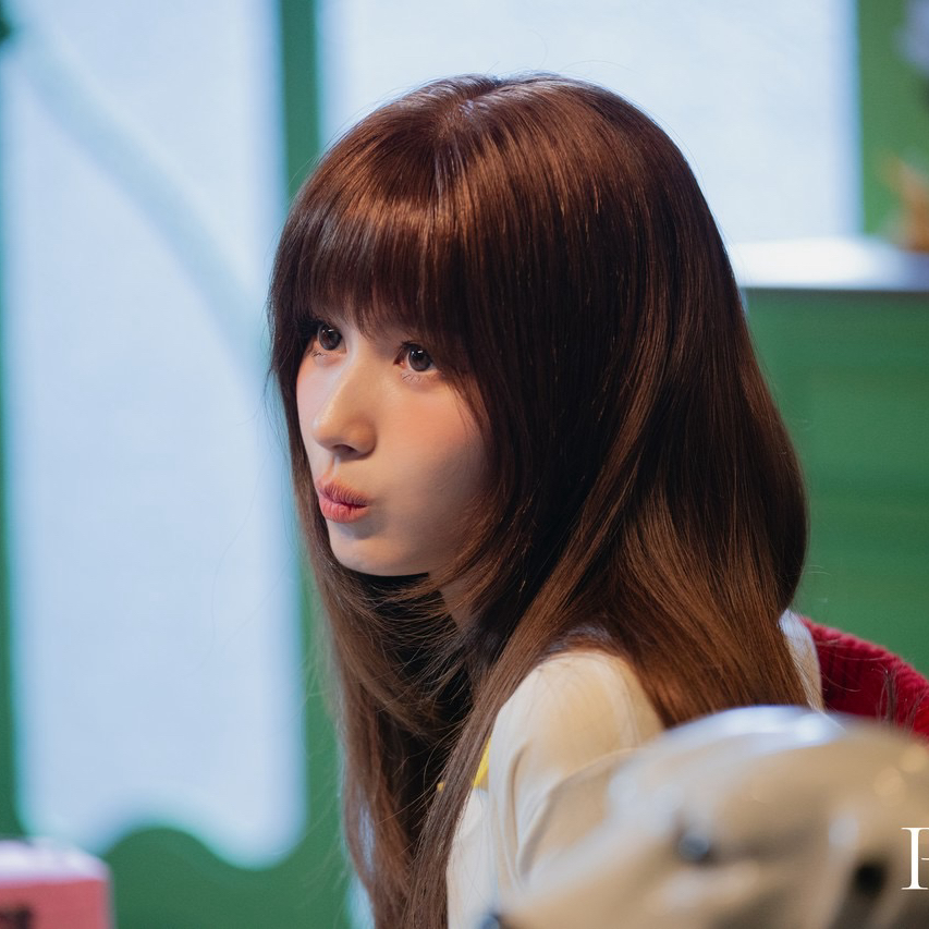 사나 (TWICE)의 최신 사진