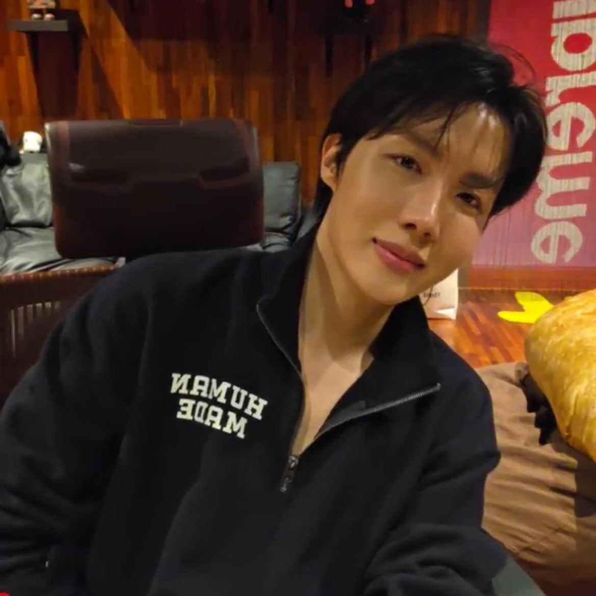 J-hope (防彈少年團)的最新照片