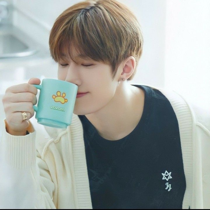 Latest photo of Jinjin (ASTRO)