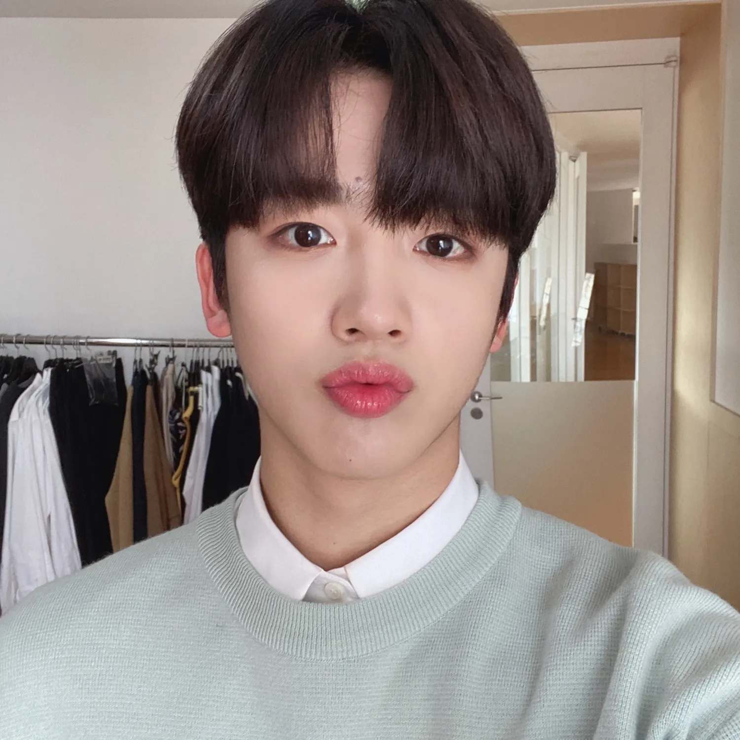 Behind-the-scenes cut of Kim Yohan (WEi)