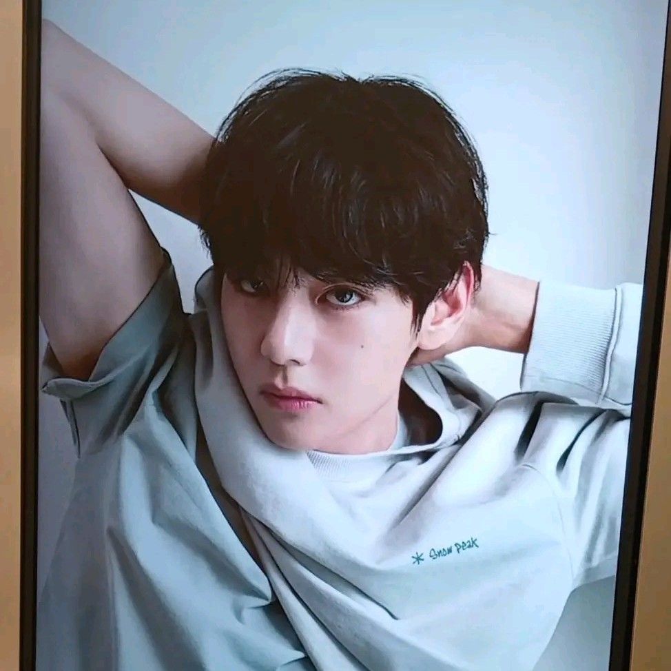 뷔 (방탄소년단) 최근 활동샷