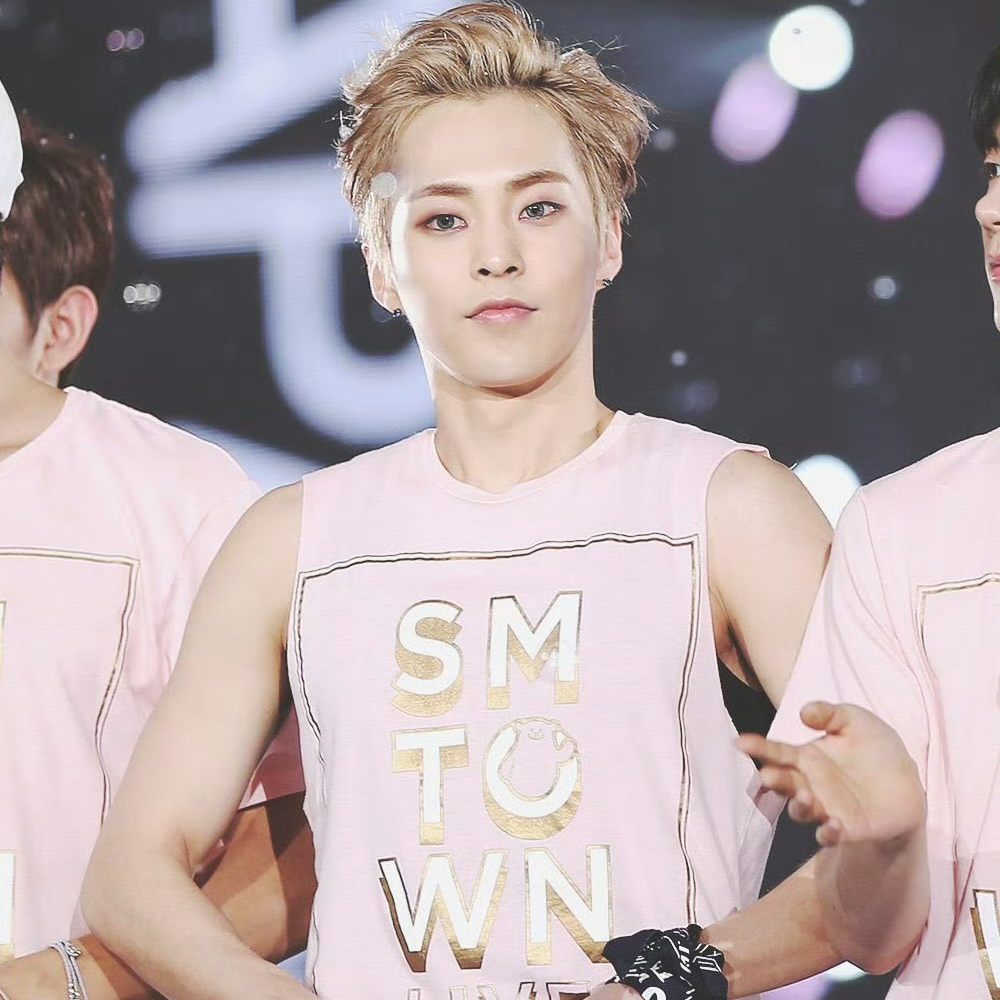 Xiumin (EXO)的幕后花絮