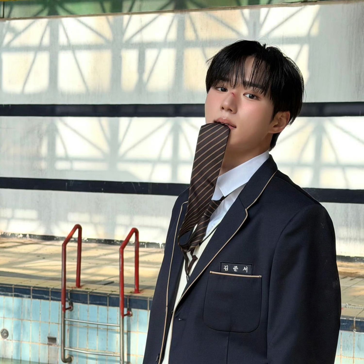 Behind-the-scenes cut of Kim Junseo (ALPHA DRIVE ONE)