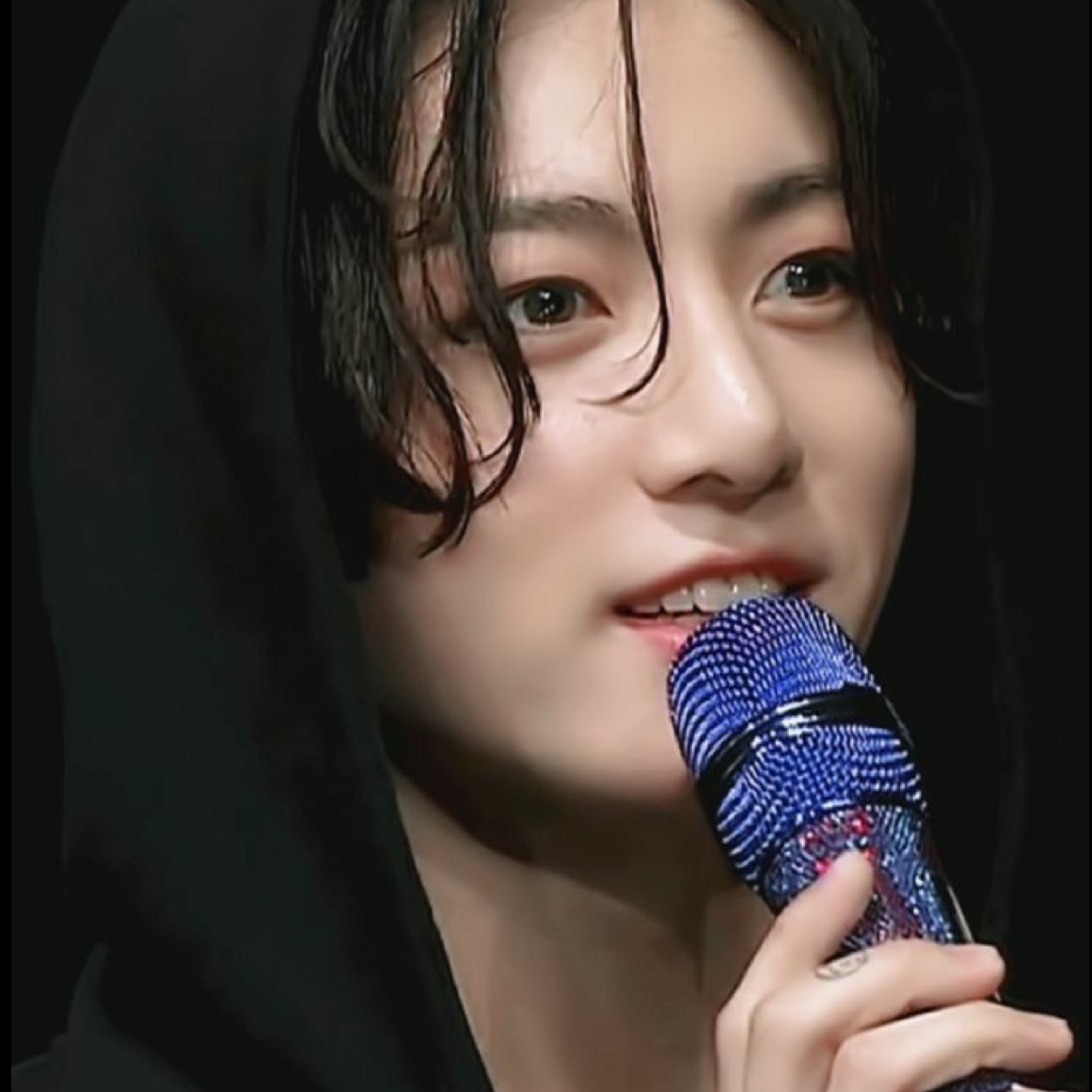 Foto aktivitas terbaru Jungkook (BTS)