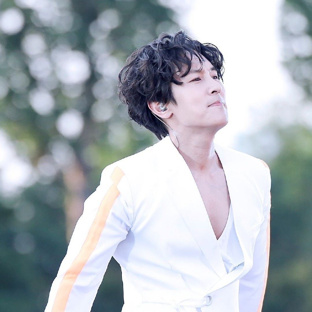 Behind-the-scenes cut of Kim Dongwan (SHINHWA)