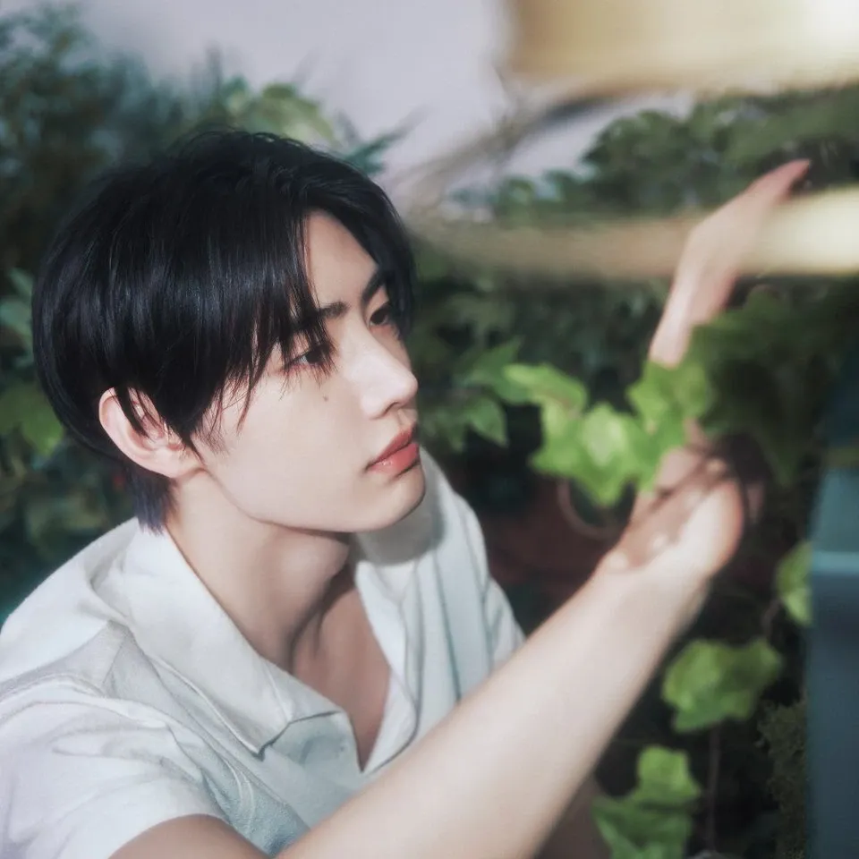 Foto aktivitas terbaru Sunghoon (ENHYPEN)