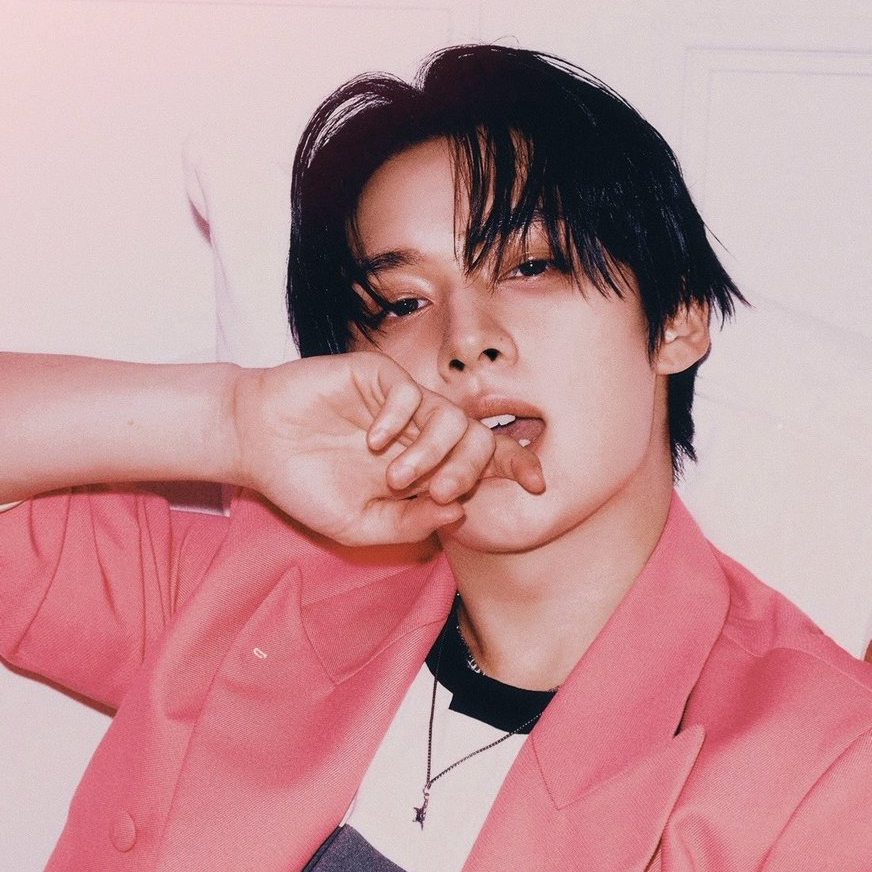 Latest photo of Lee Know (Stray Kids)