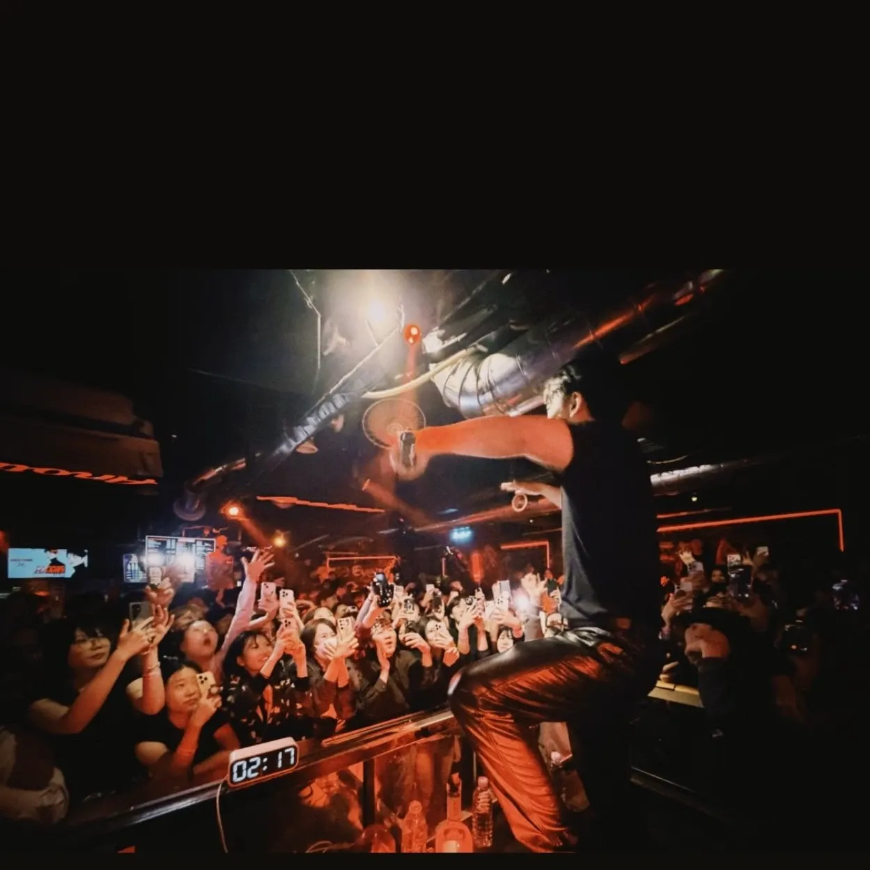 A moment captured by BOBBY (iKON)'s fan