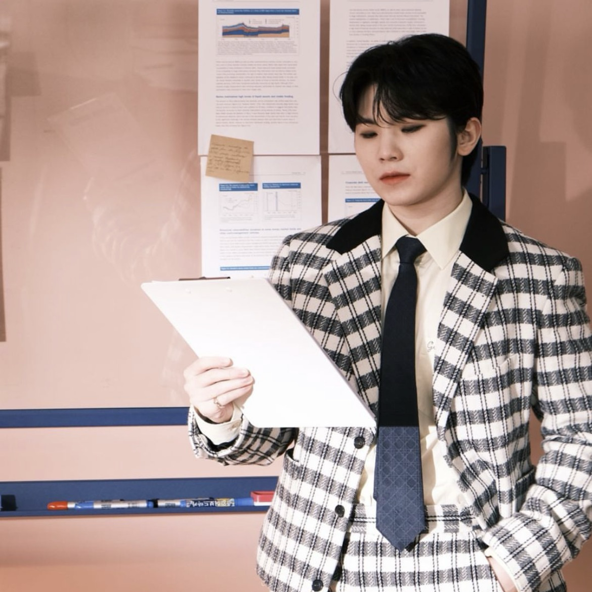 Behind-the-scenes cut of Woozi (SEVENTEEN)