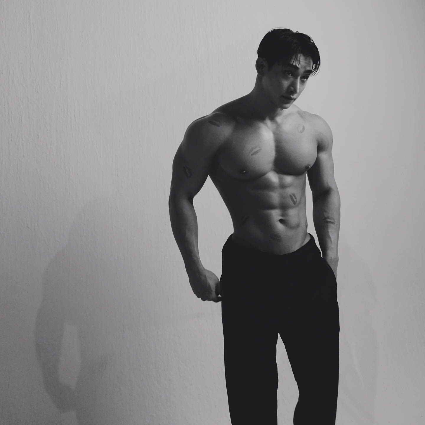 Behind-the-scenes cut of Wonho