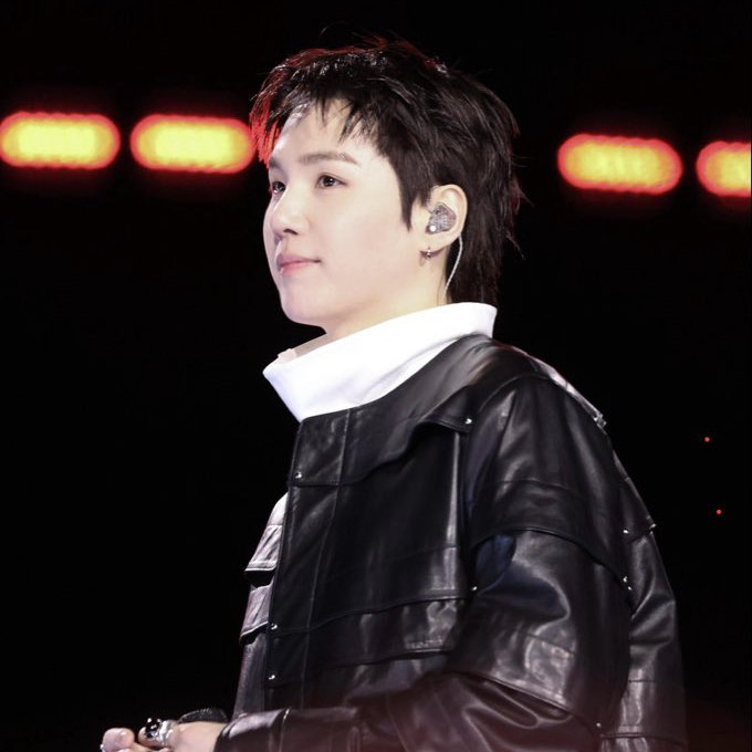 SUGA (防彈少年團)的最新照片