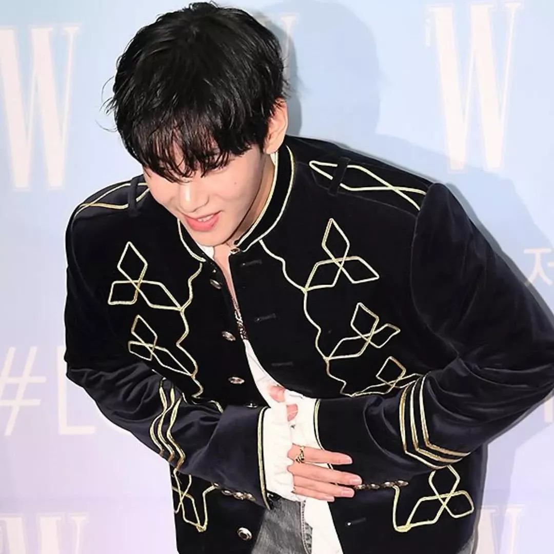 Behind-the-scenes cut of V (BTS)