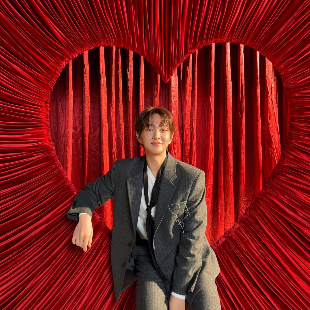 A moment captured by Onew (SHINee)'s fan